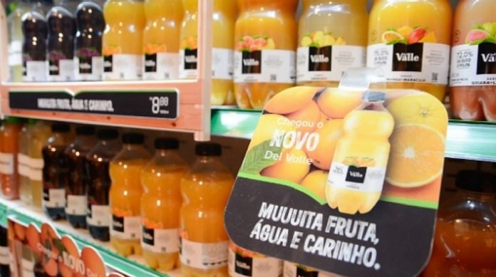 #ParaTodosVerem Na foto, a bebida De Valle Fresh na prateleira de um supermercado