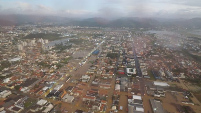#ParaTodosVerem Na foto, a cidade de Tubarão durante a enchente ocorrida em maio de 2022