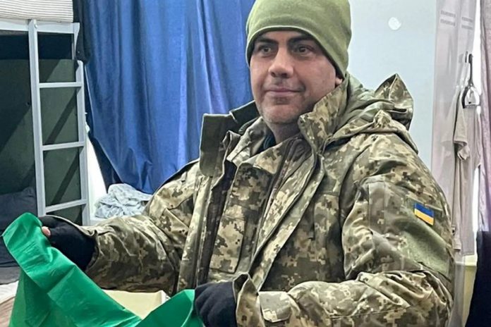 #ParaTodosVerem Na foto, o enfermeiro André Luís Bahi, que luta como voluntário na Ucrânia