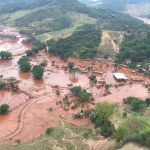 #ParaTodosVerem Na foto, a localidade de Mariana, em Minas Gerais, após o rompimento a barragem que culminou na morte de 19 pessoas em novembro de 2015