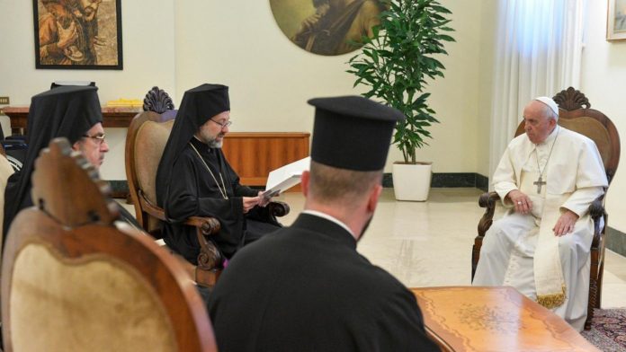 #ParaTodosVerem Na foto, o papa Francisco recebe a delegação do Patriarcado Ecumênico de Constantinopla