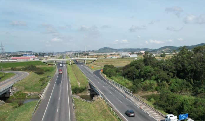 #ParaTodosVerem Na foto, o trecho onde haverá o bloqueio de tráfego, por 30 minutos, na ponte sobre o Rio Sangão, na BR-101