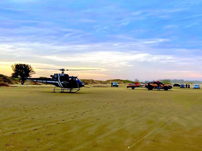 #ParaTodosVerem Na foto, o helicóptero do Saer de Criciúma, na esquerda, e uma viatura do Corpo de Bombeiros Militar, na direita