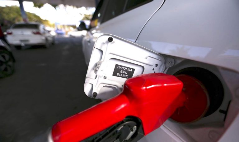 Preço da gasolina para as distribuidoras reduzirá 3,88% a partir desta sexta-feira