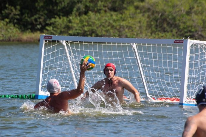 #ParaTodosVerem Na foto, atletas jogam polo na Lagoa do Meio, em Imbituba