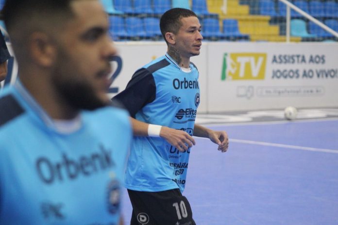 #ParaTodosVerem Na foto, jogadores do Tubarão Futsal treinam