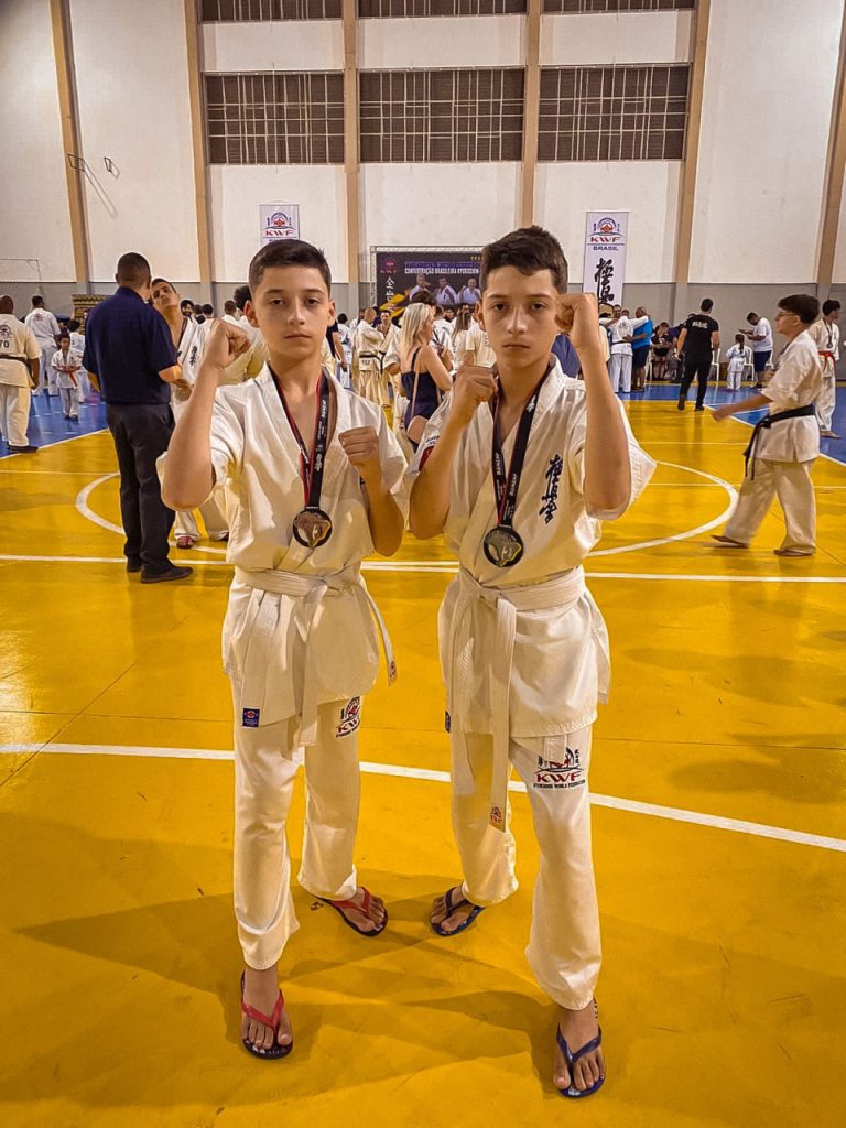 #ParaTodosVerem Na foto, dois atletas de kyokushin karatê