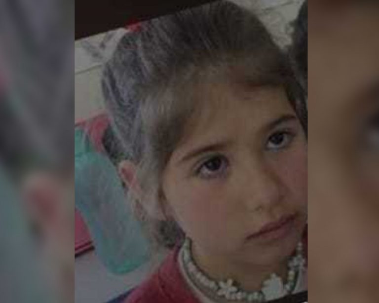 Menina de 8 anos morre após se afogar em buraco cheio de água
