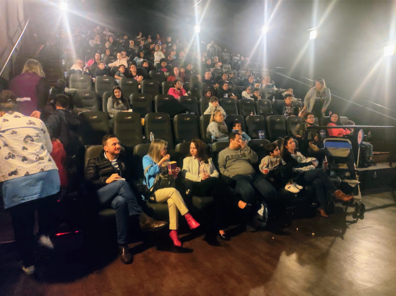RSC PORTAL / Entretenimento / Sessão Azul e estreias embalam a programação  semanal do Cine Show Tubarão