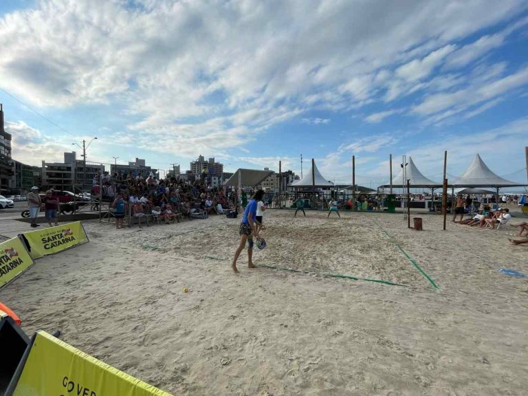 Laguna terá etapa mundial de beach tennis, com expectativa de 5 mil atletas