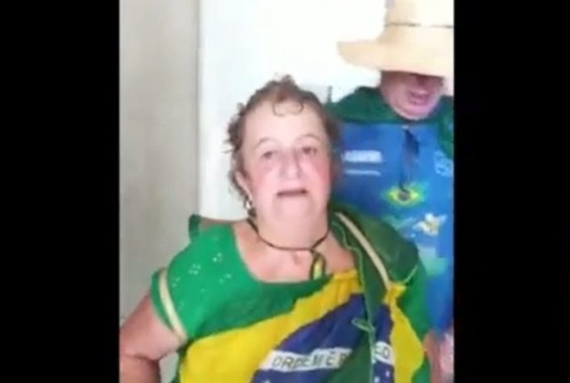 Conhecida por vídeo durante invasão do Planalto, ‘Dona Fátima’ é presa pela PF de Criciúma