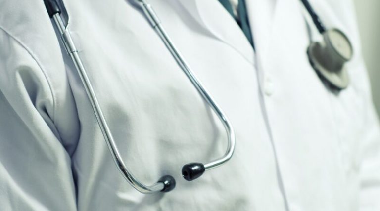 Saúde abre inscrições para contratar médicos e outros profissionais para hospitais próprios