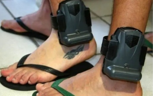 Homem pede para ampliar raio de tornozeleira eletrônica para ir a culto e justiça nega