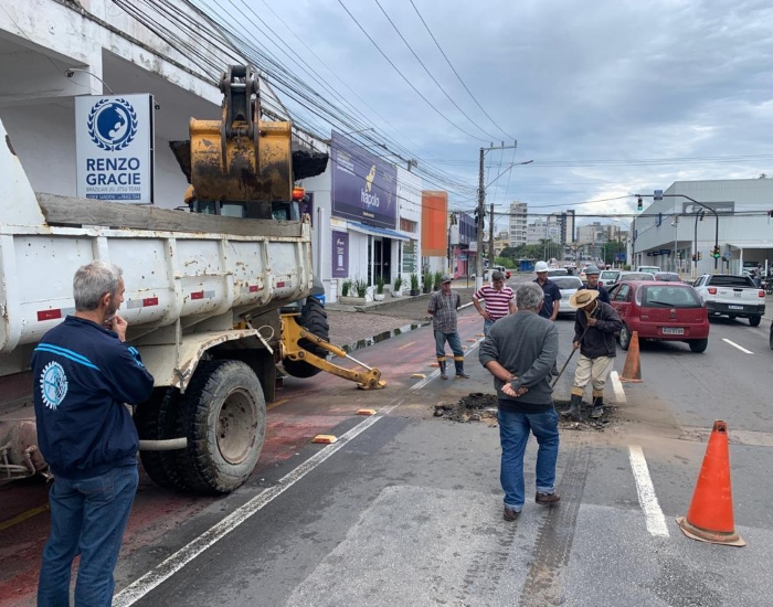Obras estão sendo realizadas nos cruzamentos das avenidas Padre Geraldo Spettmann e Expedicionário José Pedro Coelho