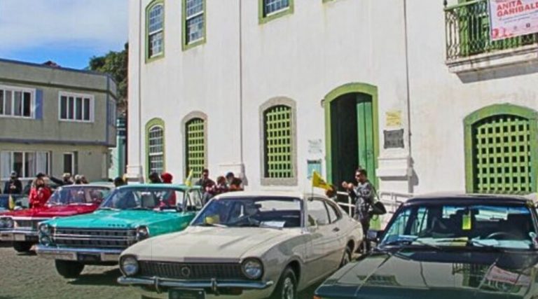 Laguna realiza quarto encontro de carros antigos na sexta e no sábado