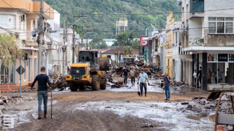 Enchentes causam 39 mortes em quase 80 cidades gaúchas atingidas