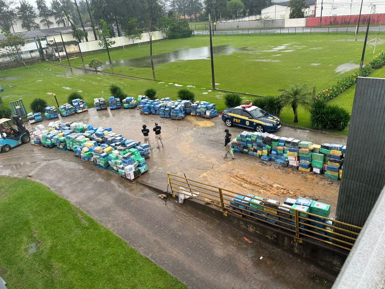 PRF apreende 25 toneladas de maconha em São José