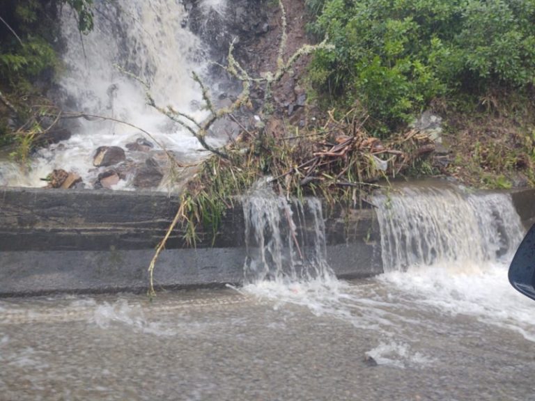 Polícia Rodoviária interdita Serra do Rio do Rastro por causa das fortes chuvas