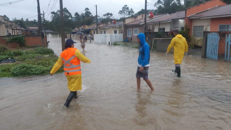 Grande volume de chuvas faz Defesa Civil do Estado colocar Urussanga em alerta vermelho