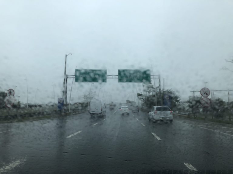 Defesa Civil alerta para frente fria que traz chuvas e temporais a Santa Catarina