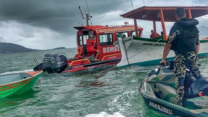 Polícia Ambiental salva tripulação vítima de naufrágio