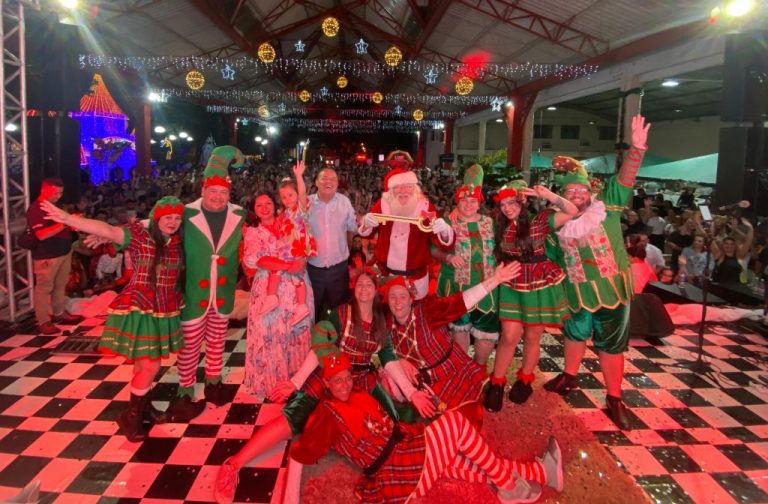 Mais de 3 mil pessoas acompanharam a chegada “radical” do Papai Noel em Forquilhinha