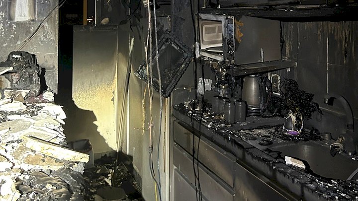 Policiais militares salvam moradores de prédio em chamas