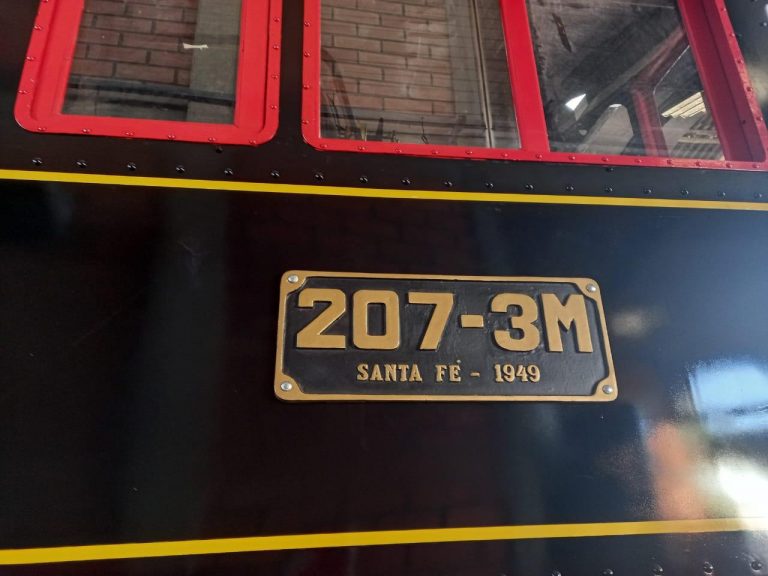 Locomotiva restaurada pelo Museu Ferroviário de Tubarão será transportada para Lauro Muller, com apoio da FTC
