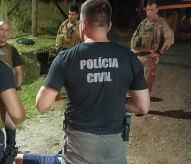 Em operação conjunta, Polícia Civil e Polícia Militar prendem homem acusado de matar amigo em Garopaba