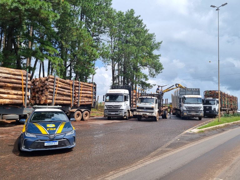 Operação da PRF em Vacaria (RS) flagra 15 caminhões com excesso de peso