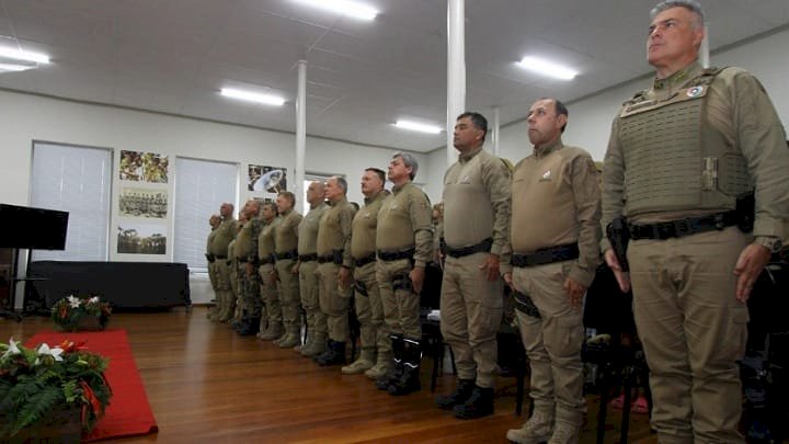 PMSC homenageia policiais destacados em Florianópolis