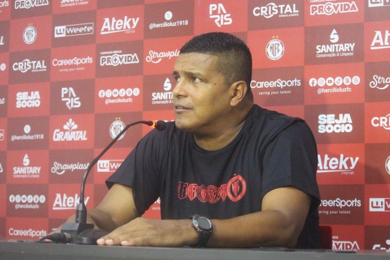 Hercílio Luz anuncia demissão de Alexandre Lopes