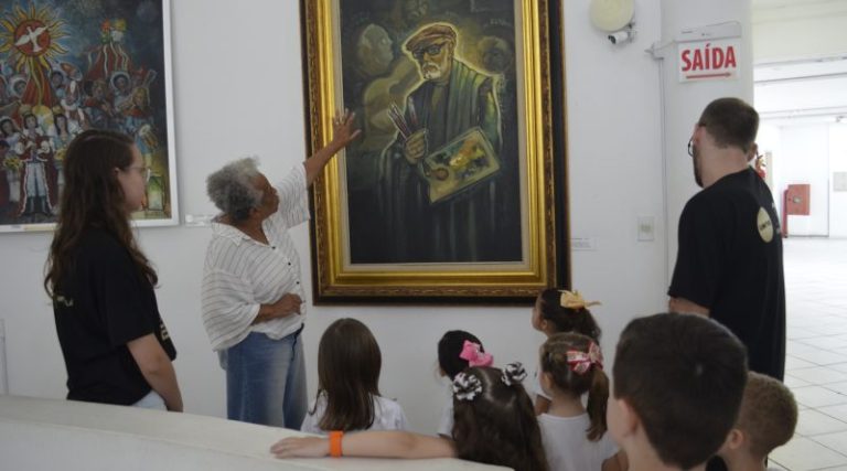 Estudantes de séries iniciais exploram cultura Brasileira no museu Willy Zumblick