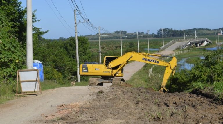 Retomada de obras: Pavimentação e infraestrutura avançam em dia ensolarado