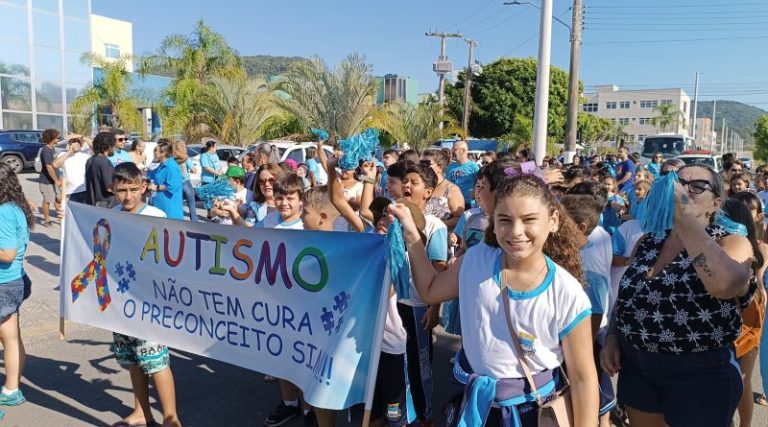 Caminhada pela conscientização do autismo em Imbituba: Visibilidade e inclusão