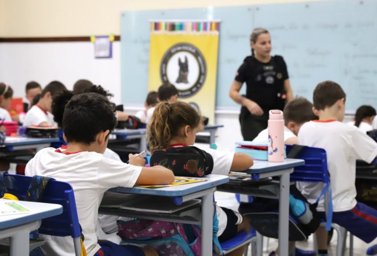 Programa “K9 na Escola” promove interação entre Polícia Civil e alunos de Criciúma