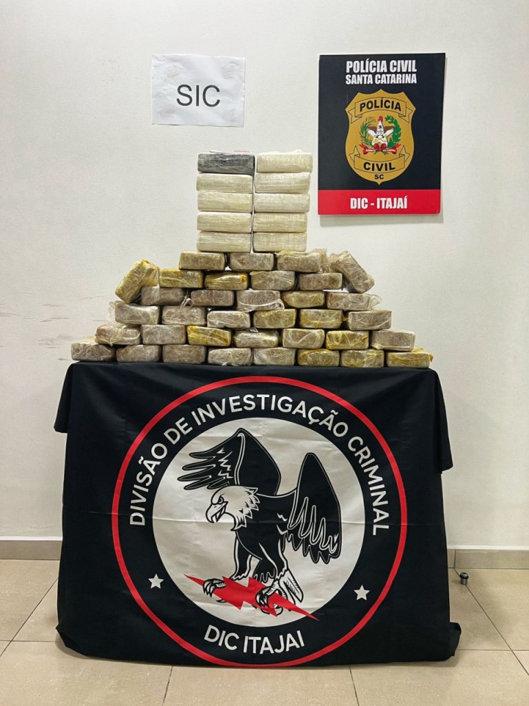 Polícia Civil prende dois homens e apreende 50kg de drogas em Itajaí