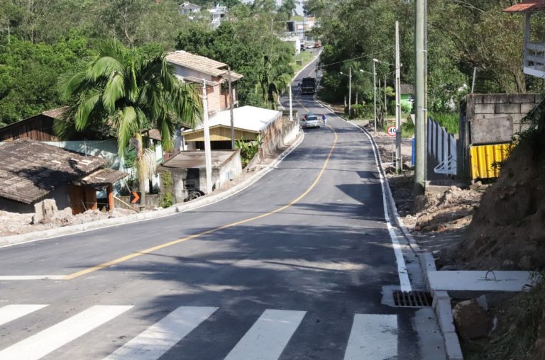 Entrega de pavimentação asfáltica no bairro Laranjinha de Criciúma