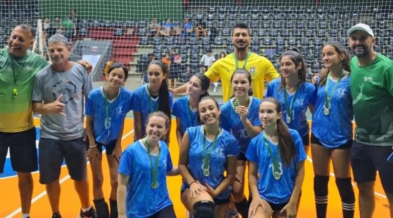 EEB Santa Marta conquista título de campeã no vôlei feminino nas duas categorias no JESC