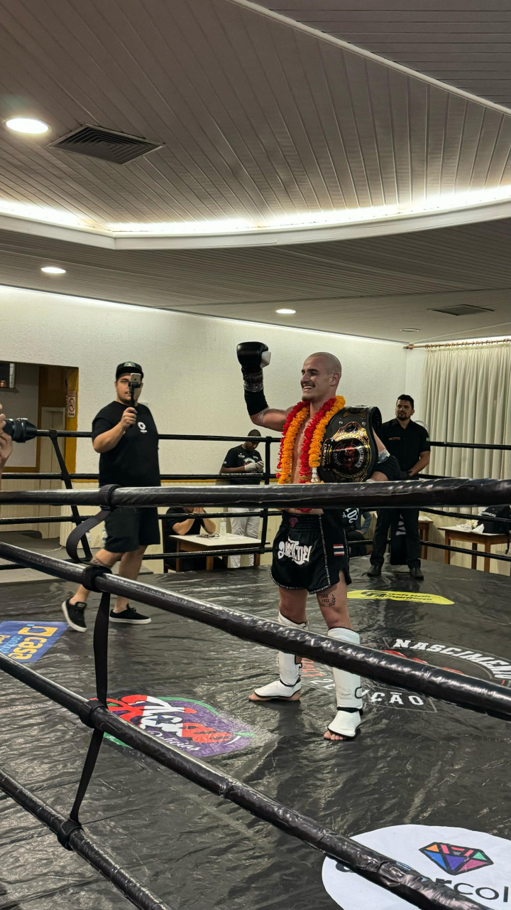 Vitória de ZÉ TRATOR no Muay Thai: Primeiro cinturão conquistado em Florianópolis