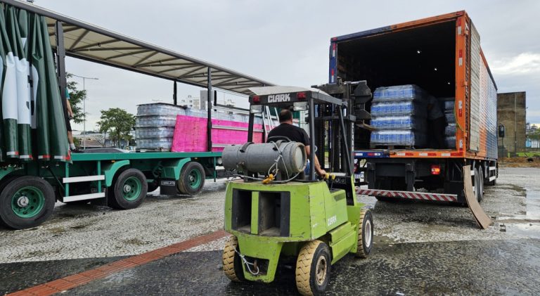 Criciúma envia 80 toneladas de donativos ao Rio Grande do Sul: solidariedade em ação