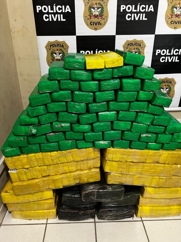 Polícia Civil e Receita Federal apreendem carregamento de droga com cerca de meia tonelada de maconha