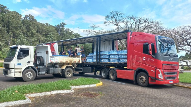 Jeep Clube Tubarão arrecada 193 mil litros de água em pról do Rio Grande do Sul