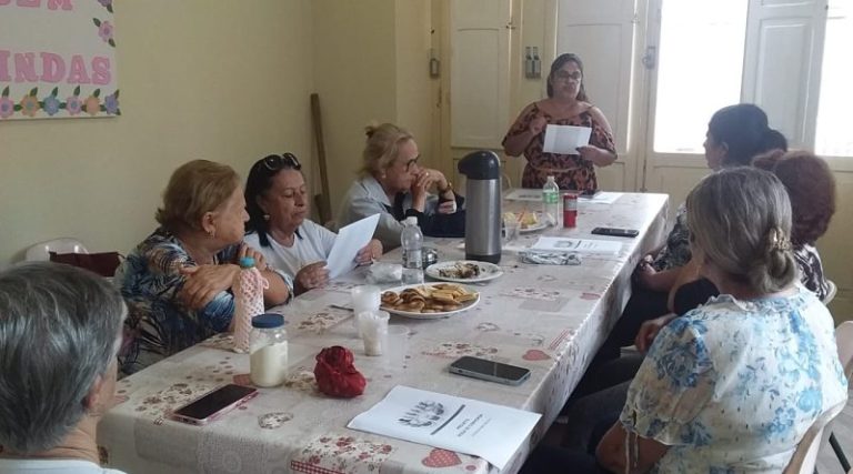 Fundação Irmã Vera promove rodas de conversa para empoderar mulheres e idosos