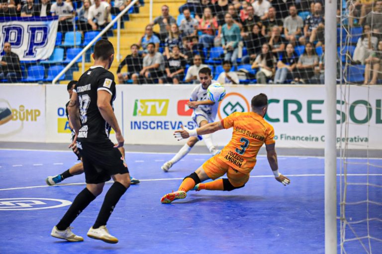 Tubarão vence Corinthians com gol no fim pela Liga Nacional de Futsal