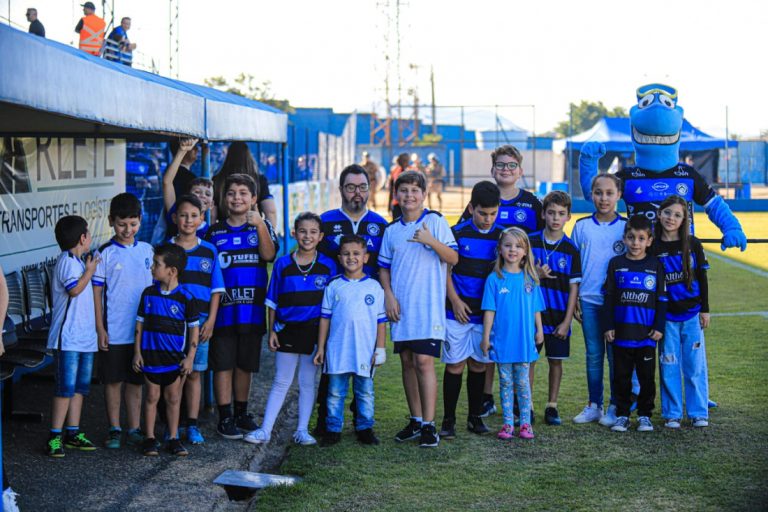 Atlético Tubarão lança projeto social e esportivo com aulas de futebol gratuitas