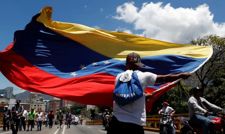 Eleições na Venezuela: sistema eleitoral busca provar segurança em meio a críticas