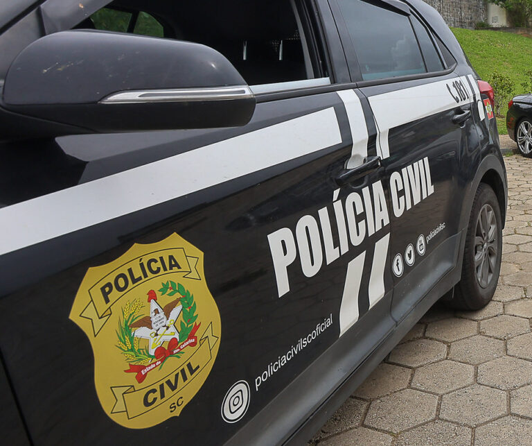 Polícia Civil prende suspeita de extorsão em Itajaí