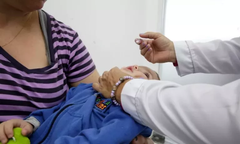 Santa Catarina enfrenta risco de retorno da poliomielite devido à baixa cobertura vacinal