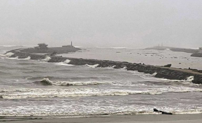 Ventos fortes e mar agitado no Litoral catarinense neste fim de semana